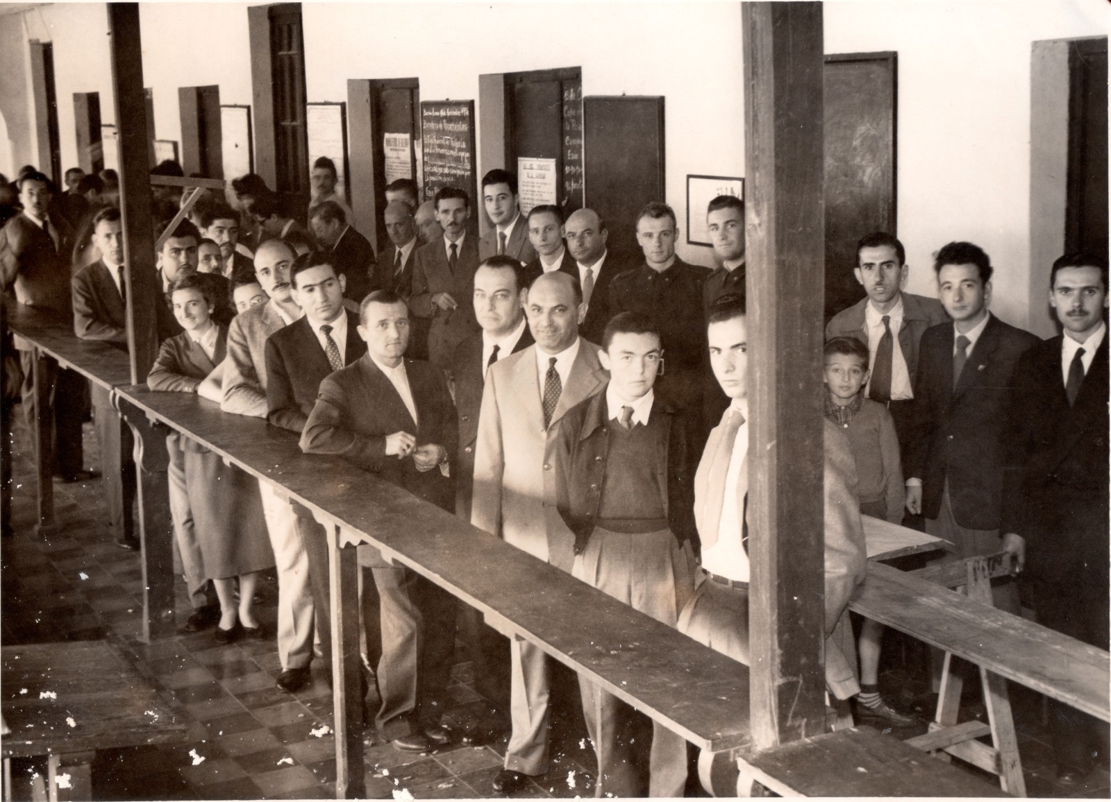 Interior del polígono con público, TFAR