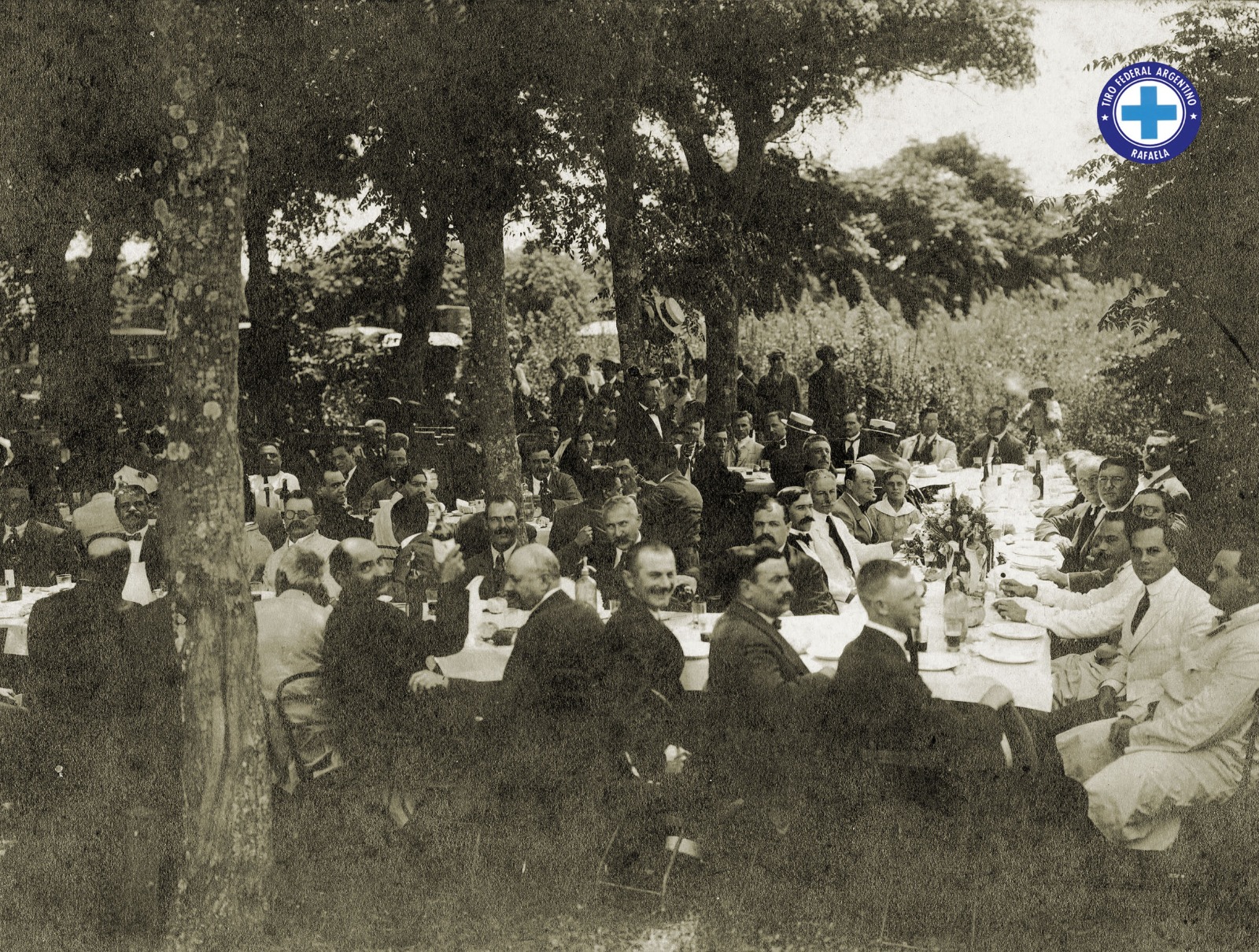 Pic nic social en los jardines del TFAR